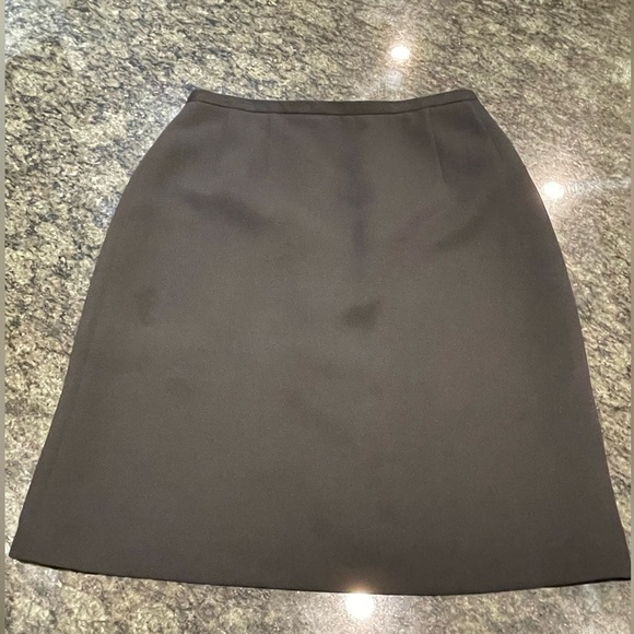 🖤Harve Benard size 10 little black skirt.  A staple item! - Picture 1 of 5